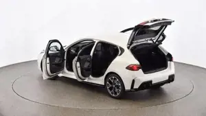 BMW 120i 5-Türer // M Sportpaket // Head Up Display // Anhängerkupplung Bild 8