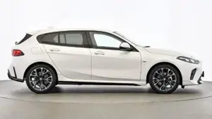 BMW 120i 5-Türer // M Sportpaket // Head Up Display // Anhängerkupplung Bild 5