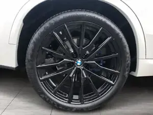 BMW X5 xDrive30d M Sportpaket // Anhängerkupplung // Panorama-Glasdach Sky Lounge Bild 12