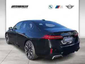 BMW 520d xDrive Limousine // M Sportpaket // Anhängerkupplung // Panoramadach Bild 2