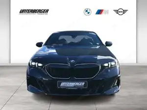 BMW 520d xDrive Limousine // M Sportpaket // Anhängerkupplung // Panoramadach Bild 3