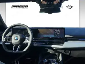 BMW 520d xDrive Limousine // M Sportpaket // Anhängerkupplung // Panoramadach Bild 6