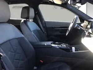 BMW 520d xDrive Limousine // M Sportpaket // Anhängerkupplung // Panoramadach Bild 9