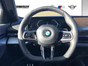 BMW 520d xDrive Limousine // M Sportpaket // Anhängerkupplung // Panoramadach Bild 8