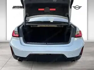 BMW 320d xDrive Limousine // M Sportpaket // Anhängerkupplung Bild 11