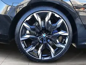 BMW 520d xDrive Limousine // M Sportpaket // Anhängerkupplung // Panoramadach Bild 12