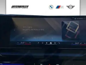 BMW 520d xDrive Limousine // M Sportpaket // Anhängerkupplung // Panoramadach Bild 7