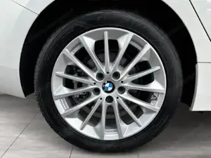 BMW 116d Modell Advantage // Komfortzugang //  Fernlichtassistent Bild 12