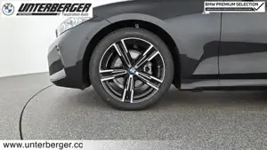 BMW 318d M Sportpaket // Anhängerkupplung elektrisch // Durchladesystem Bild 15
