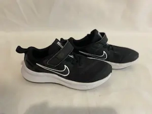 NIKE Starrunner Größe: 32 Kinderschuh Turnschuh