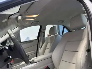 Mercedes-Benz E 220 Bild 12