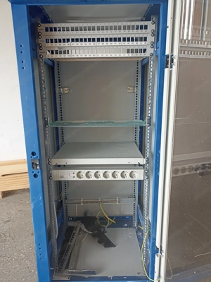 Netzwerk Standschrank Bild 3