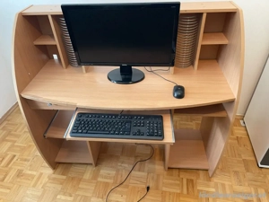 Schreibtisch + Monitor GRATIS