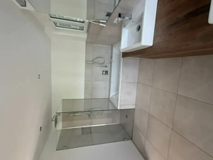 Sonnige 2,5-Zimmer-Wohnung mit Terrasse in Höchst Bild 6