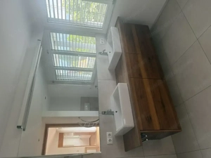 Sonnige 2,5-Zimmer-Wohnung mit Terrasse in Höchst Bild 8
