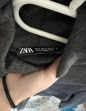 dunkelgraues Rollkragenkleid Bild 2