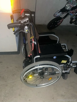 Elektrorollstuhl   Rollstuhl mit V-Drive Schiebeunterstützung   Vermeiren Bild 5