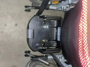 Elektrorollstuhl   Rollstuhl mit V-Drive Schiebeunterstützung   Vermeiren Bild 2