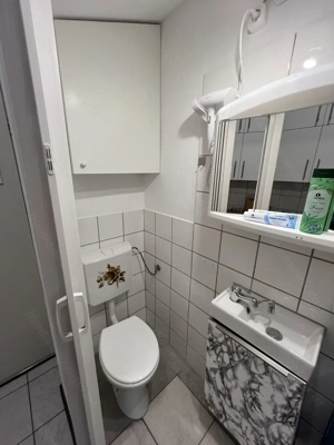 1 Zimmer Wohnung mit Küche und WC Dusche + Keller Bild 8