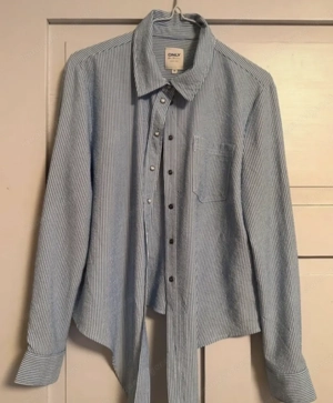 blaue bluse zum Binden  Bild 2