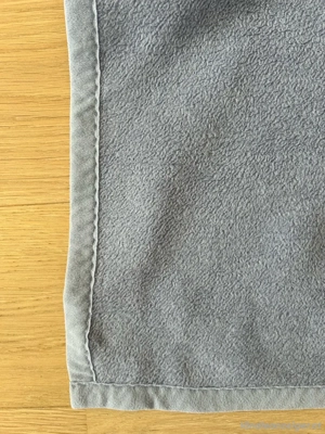 hellblaue Fleecedecke Bild 2