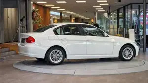 BMW 318 Bild 18