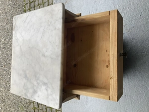 Antikes Nachtkästchen Bild 2