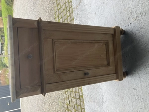 Antikes Nachtkästchen Bild 3