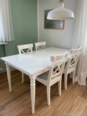 Tisch inkl. Stühle