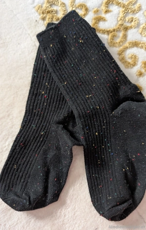 Socken schwarz mit bunten sprenkeln