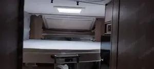 Wohnmobil Gespann Carado T334 + Humer Unsinn Anhänger Bild 3