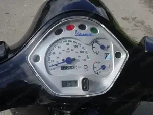 Vespa Granturismo 200L Bild 2