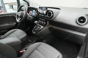 Mercedes-Benz T 180 PROGRESSIVE Lang Navi PDC KAM KlimaA SpurH Bild 7