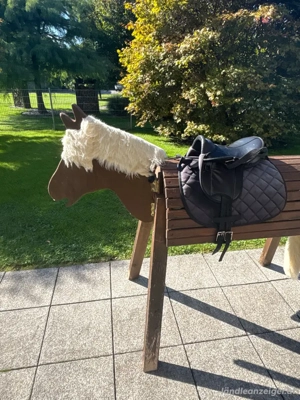 Holzpferd mit Sattel Bild 3