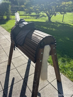 Holzpferd mit Sattel Bild 4