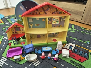 Peppa-Spielhaus inkl. Figuren und Möbel