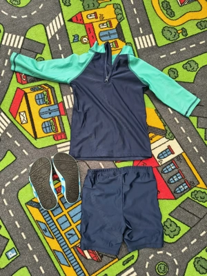 Kleinkind UV-Schutzbadegewand Gr. 98 104 Bild 3