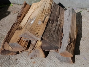 Brennholz Esche gespalten ab gelängt
