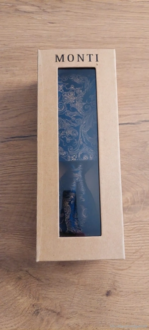 Herren Anzug mit Fliege und Einstecktuch Bild 4