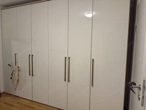 Maßgeplanter Kleiderschrank von XXXLutz