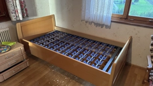 massives Holzbett neuwertig 110   205 cm