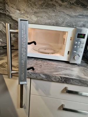 Neue Mikrowelle mit Grillfunktion Bild 3