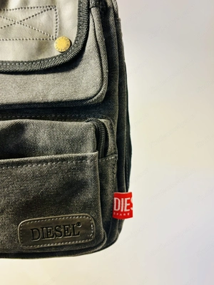 Umhängetasche mit vielen Details Bild 3