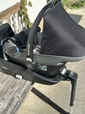 Maxi Cosi Pebble Plus mit Isofixstation 2wayfix