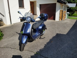 Vespa GTS 300, blau Bild 2