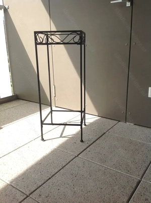 Pflanzentisch mit Glasplatte