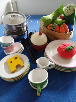 Puppengeschirr zum spielen