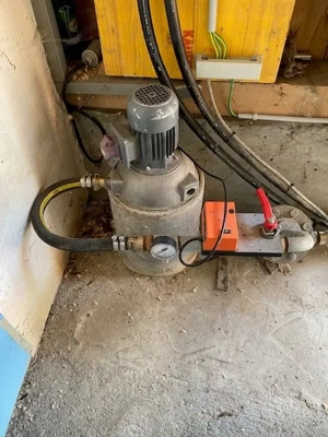 Wasserturbine Batterien Schaltschrank f. PV Solaranlage