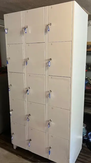 Blechspind mit 15 Fächern