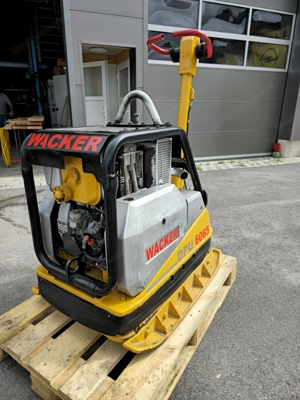 große Rüttelplatte